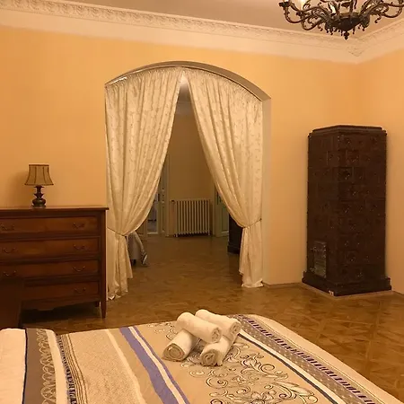 Leo Vintage 4 Bedroom Lviv