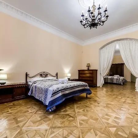 Leo Vintage 4 Bedroom * Lviv