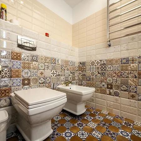 Leo Vintage 4 Bedroom * Lviv