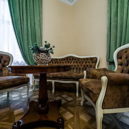 Leo Vintage 4 Bedroom * Lviv
