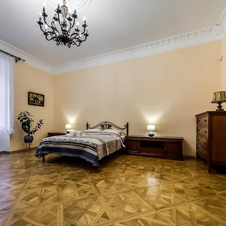 Leo Vintage 4 Bedroom Lviv
