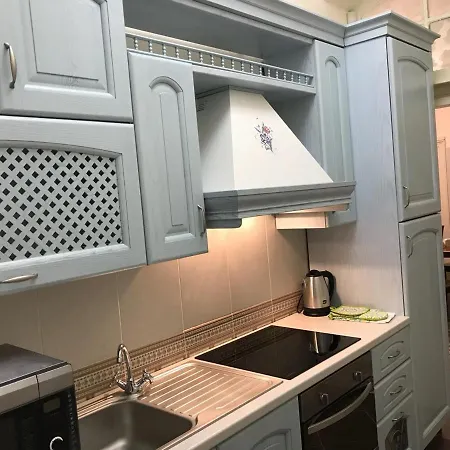 Leo Vintage 4 Bedroom Apartment *